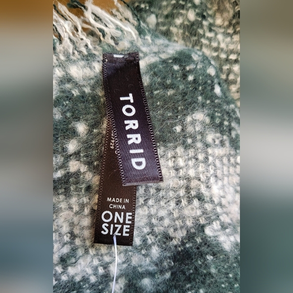 NWT | Torrid Green & White Marled Scarf - Picture 4 of 7